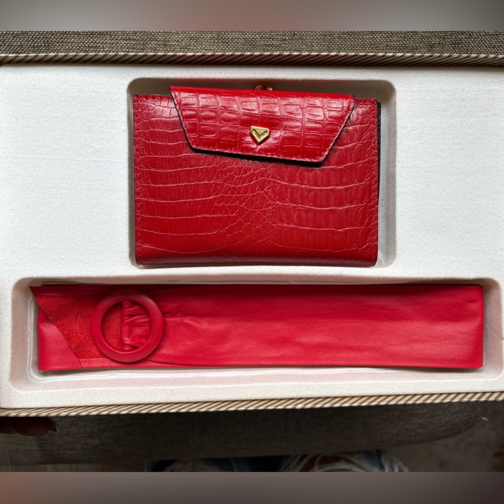 Vera Pelle Vintage Leather Red Croc-Embossed Wallet with matching Red Belt